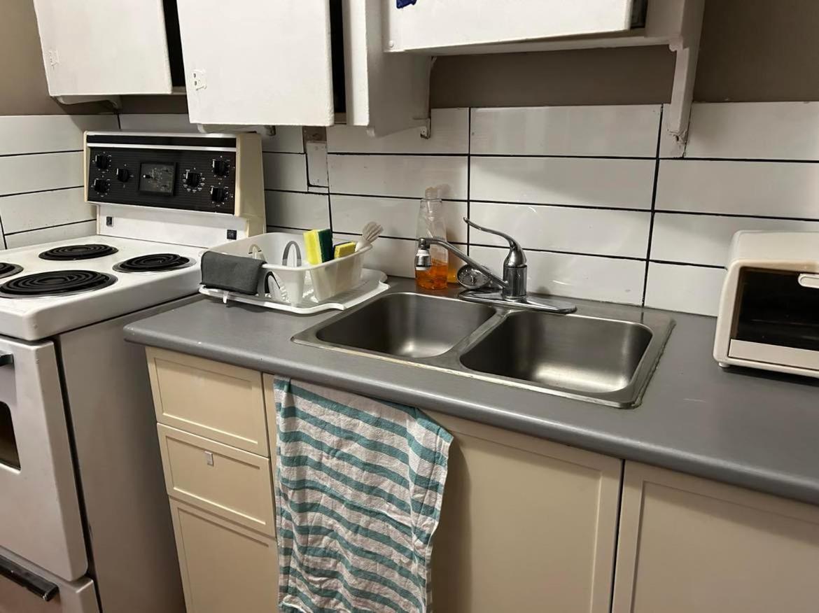 Maryland Homestay In Winnpeg Downtown Γουίνιπεγκ Δωμάτιο φωτογραφία