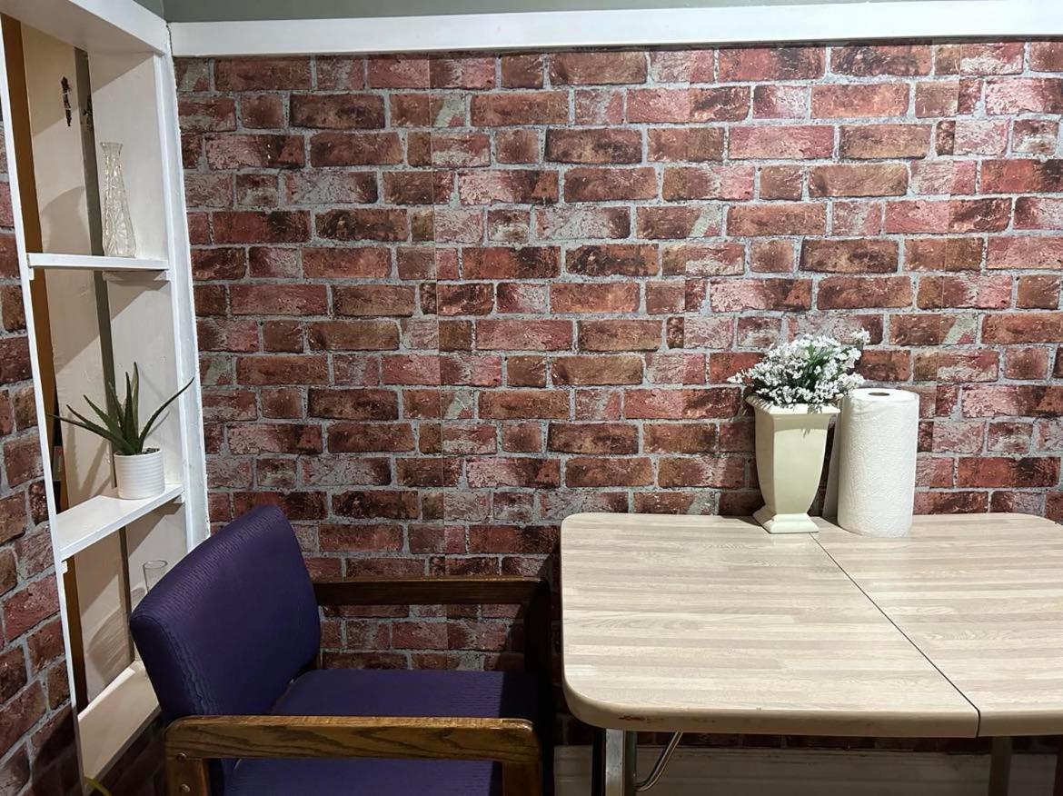 Maryland Homestay In Winnpeg Downtown Γουίνιπεγκ Δωμάτιο φωτογραφία