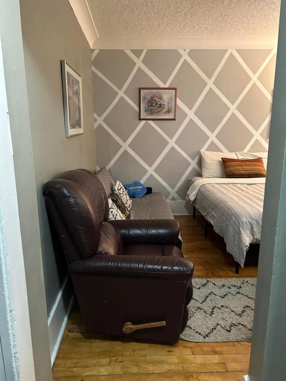 Maryland Homestay In Winnpeg Downtown Γουίνιπεγκ Δωμάτιο φωτογραφία