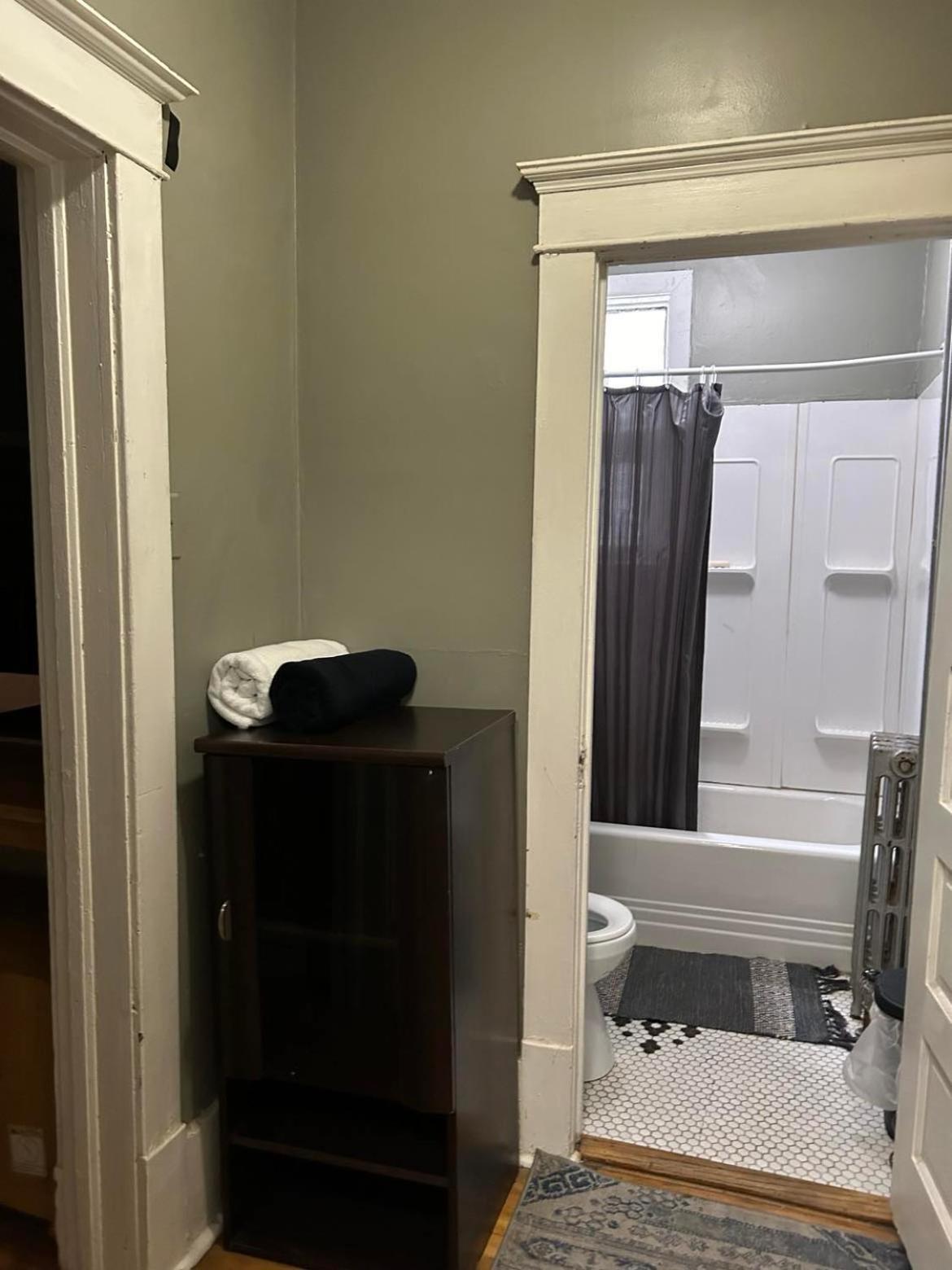 Maryland Homestay In Winnpeg Downtown Γουίνιπεγκ Δωμάτιο φωτογραφία