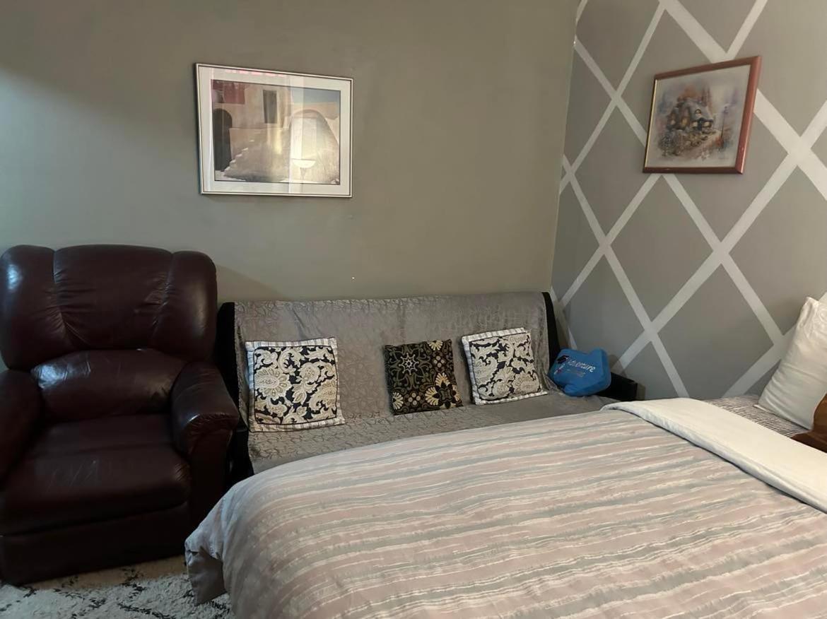 Maryland Homestay In Winnpeg Downtown Γουίνιπεγκ Δωμάτιο φωτογραφία