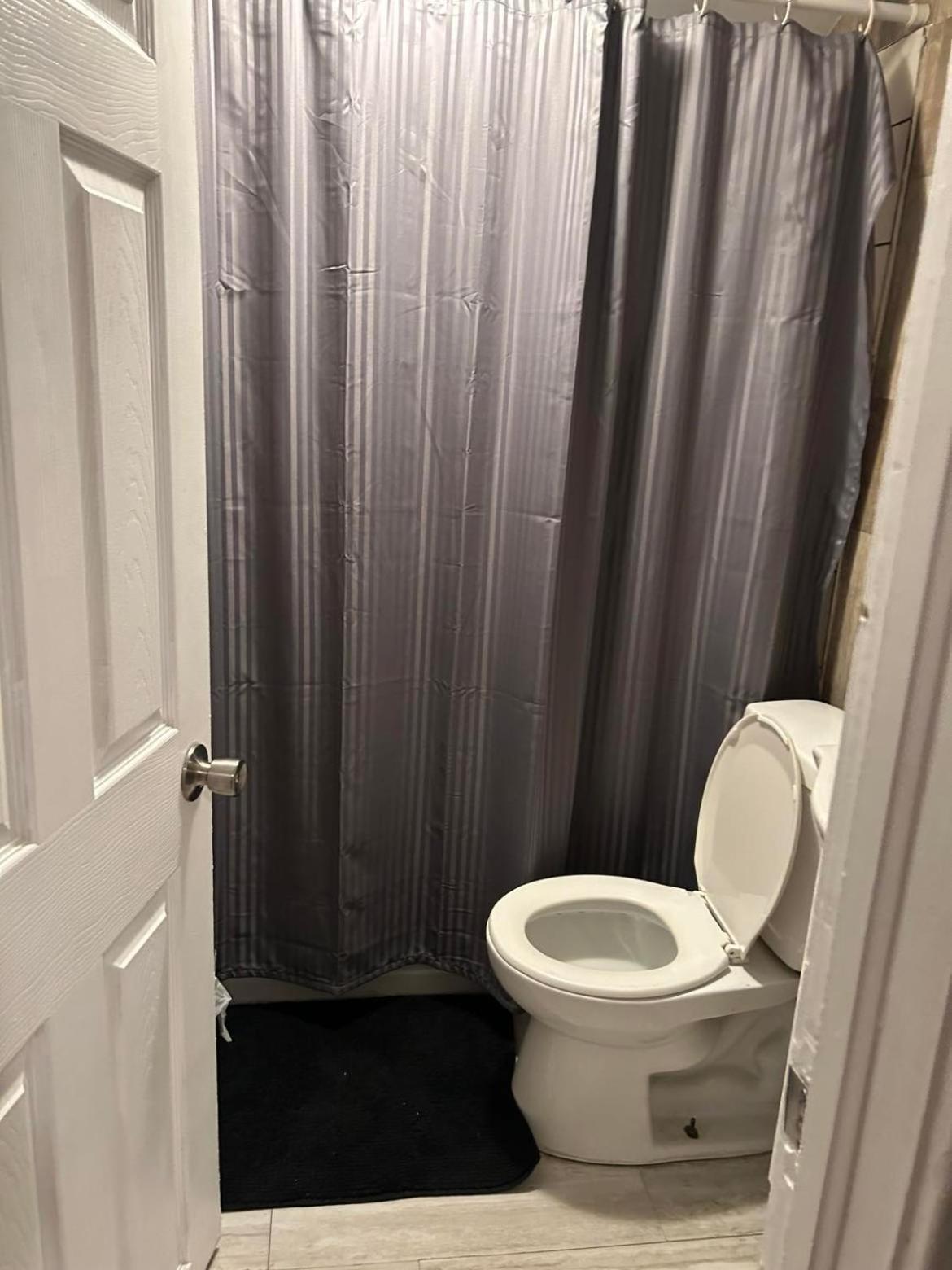 Maryland Homestay In Winnpeg Downtown Γουίνιπεγκ Δωμάτιο φωτογραφία