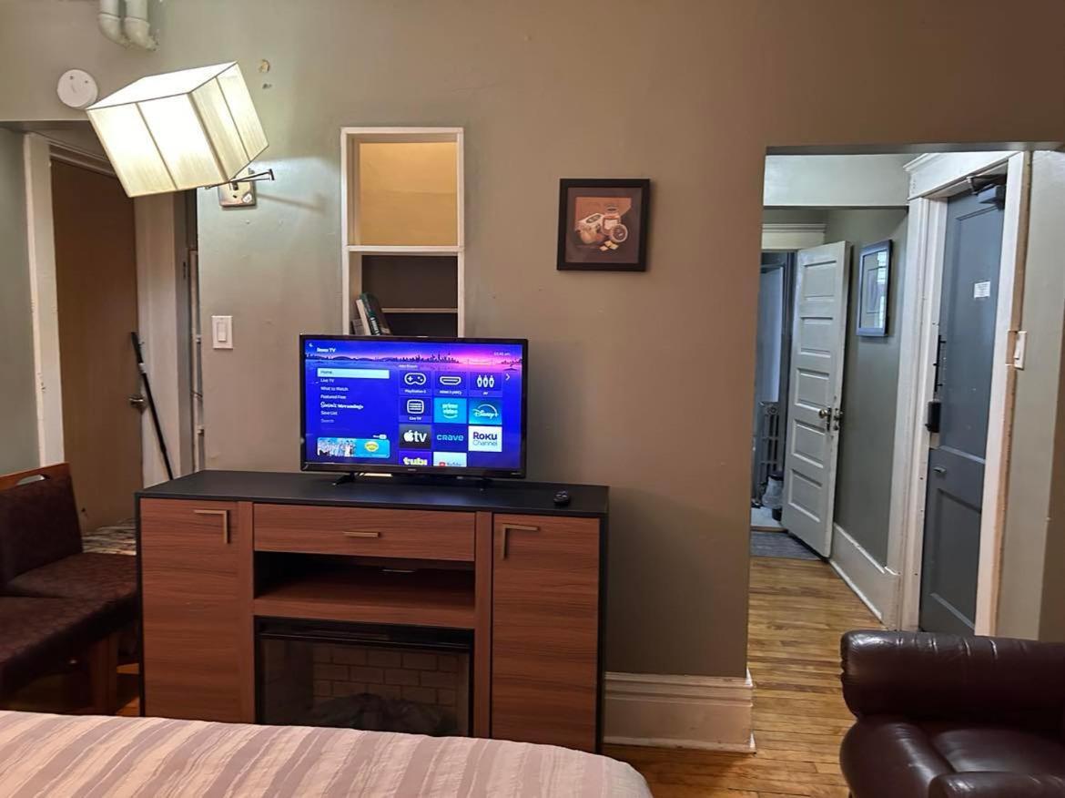 Maryland Homestay In Winnpeg Downtown Γουίνιπεγκ Δωμάτιο φωτογραφία
